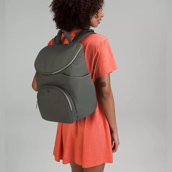 RARE LULULEMON NEW PARENT BACKPACK - Picture 4 of 17